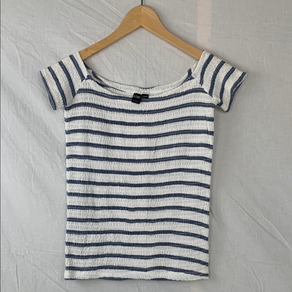 Simons Icōne Navy and White Shirred Striped Short Sleeve Top